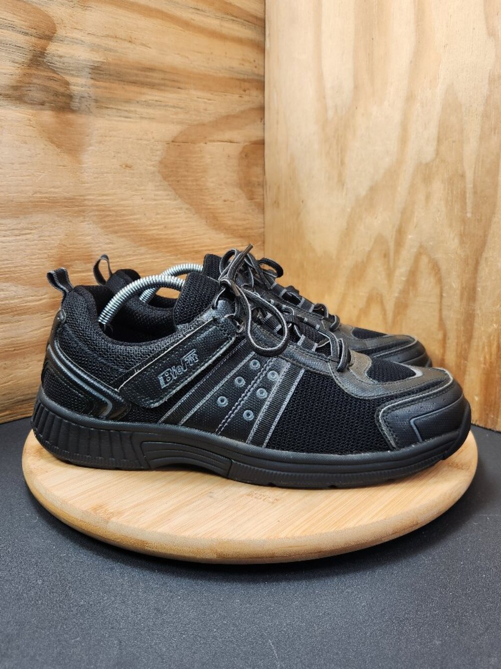 Orthofeet Monterey Bay Mens Black Tie Less Shoes Sneakers Size 10 Wide 2E